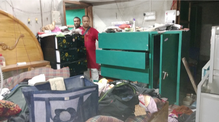 বোয়ালমারীতে দিনের বেলায় দুর্ধর্ষ চুরির অভিযোগ, আড়াই লাখ টাকার মালামাল লুট
