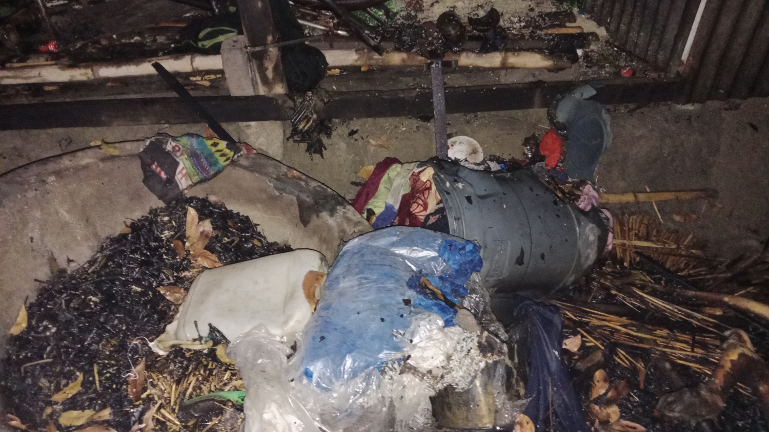 বোয়ালমারীতে কৃষকের গোয়ালঘরে আগুন, পুড়ে গরুর মৃত্যু