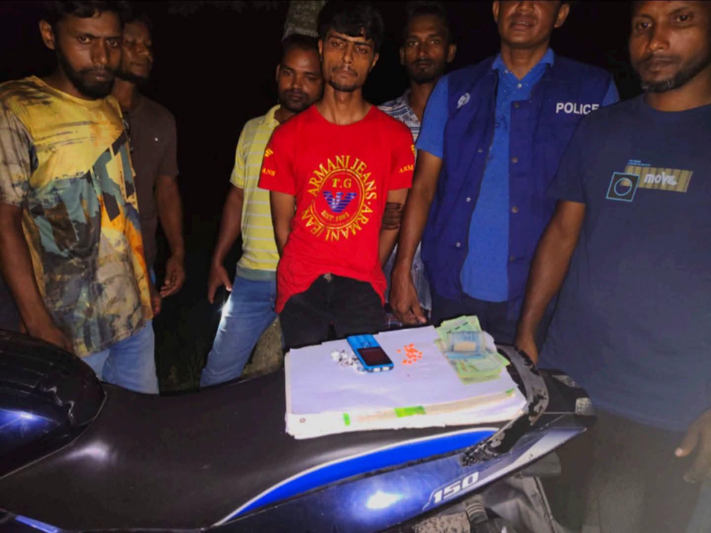 কাউনিয়ায় মাদক ও নগদ টাকাসহ যুবক গ্রেফতার