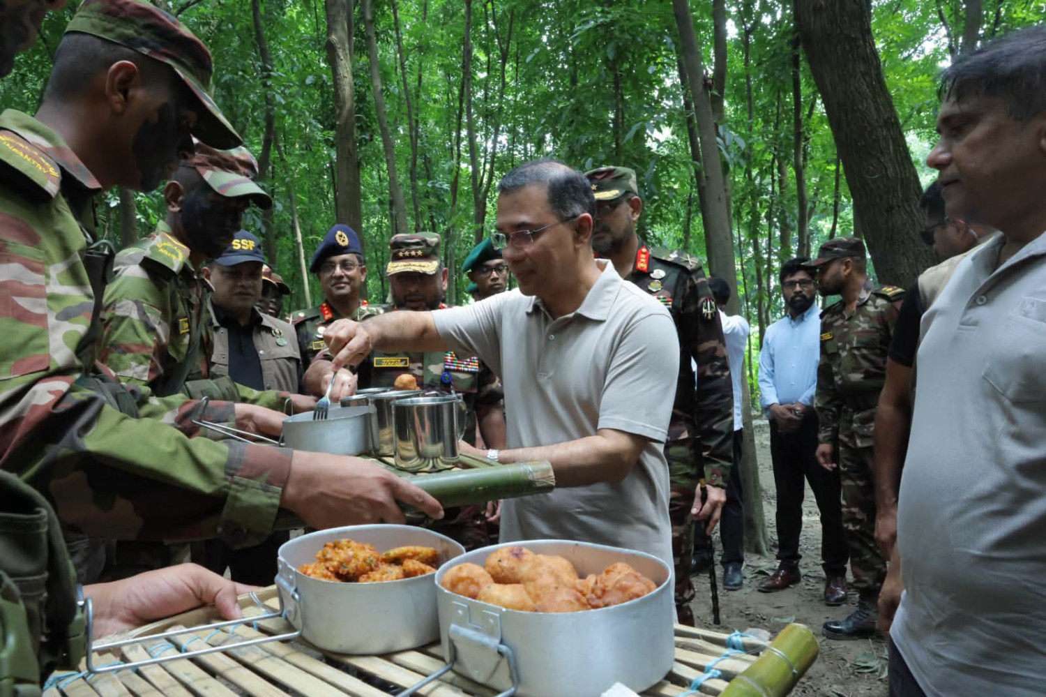 সেনাবাহিনীর গ্রীষ্মকালীন মহড়া পরিদর্শনে প্রধানমন্ত্রী