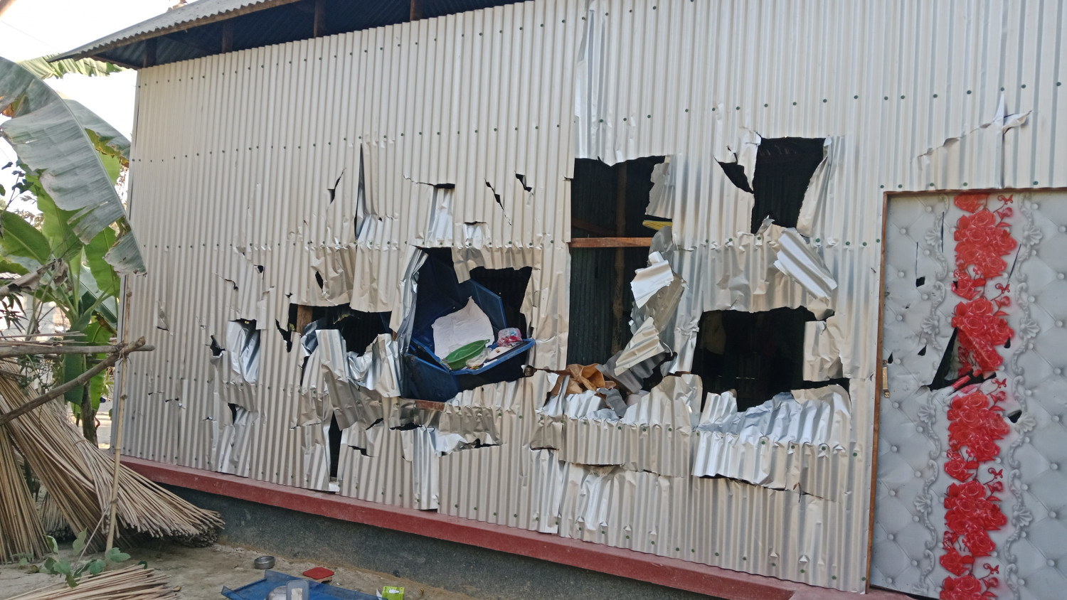 বোয়ালমারীতে জামায়াতে ভোট দেওয়ায় বাড়িঘরে হামলা-ভাঙচুরের অভিযোগ