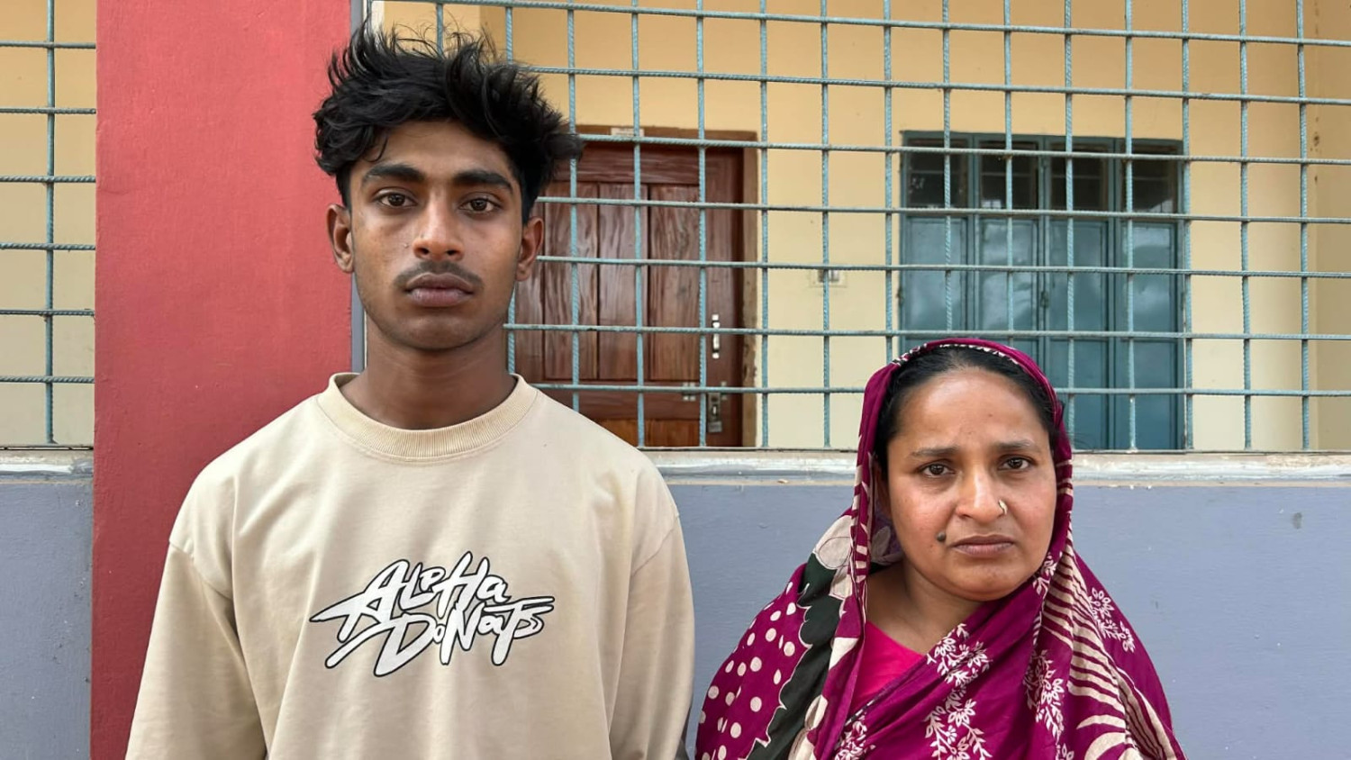 সালথায় মাদক সেবন ও ব্যবসায় বাধা দেওয়ায় স্ত্রী-সন্তানকে মারধর