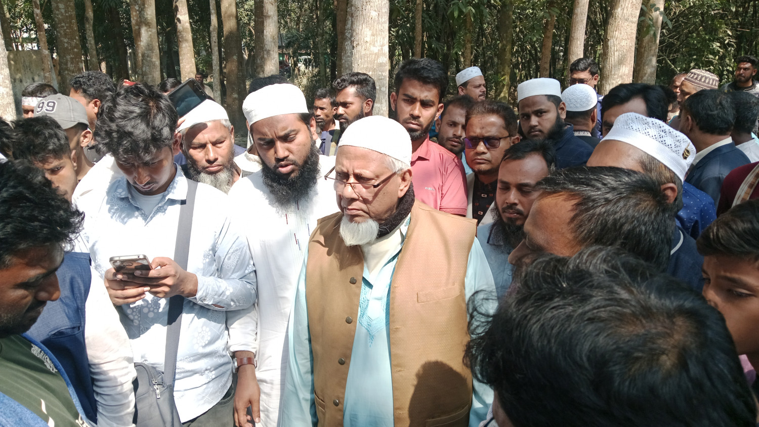 ফরিদপুর-১ আসনে কঠোর হুঁশিয়ারি “মানুষের নিরাপত্তায় যত কঠোর হওয়া লাগে, হবো”-এমপি ড. ইলিয়াস মোল্লা