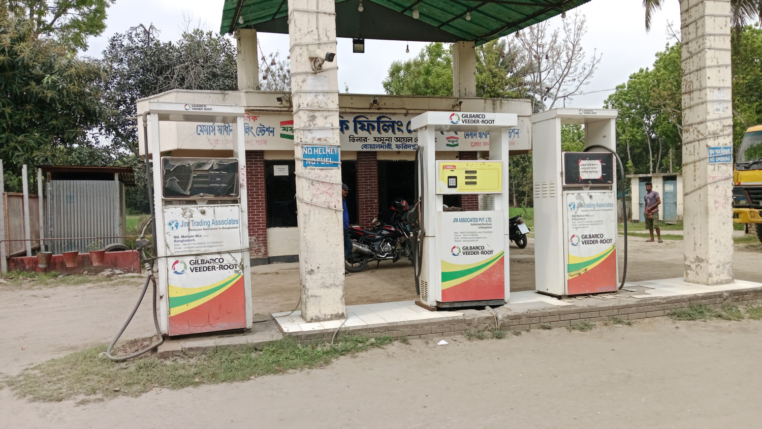 ঈদের আগে তেলের কারসাজি, বেকারত্বের কষাঘাতে নূজ্য চালকেরা