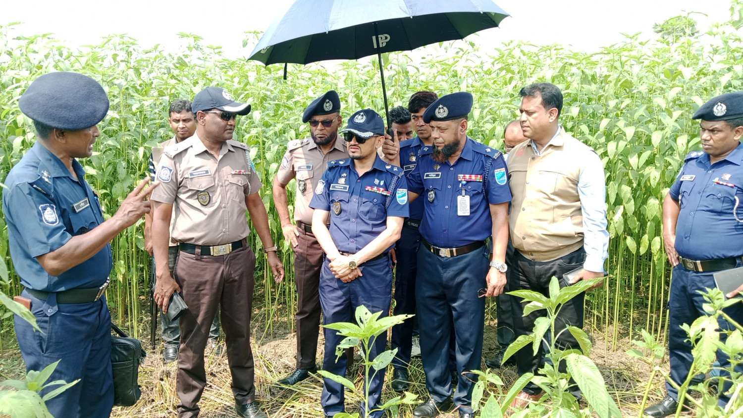 বোয়ালমারীতে হত্যা মামলার তদন্তে এসপি, ঘটনাস্থল পরিদর্শন
