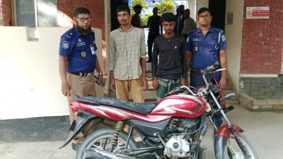 বোয়ালমারীতে নামাজের সময় মোটরসাইকেল চুরি, উদ্ধারসহ আটক ২