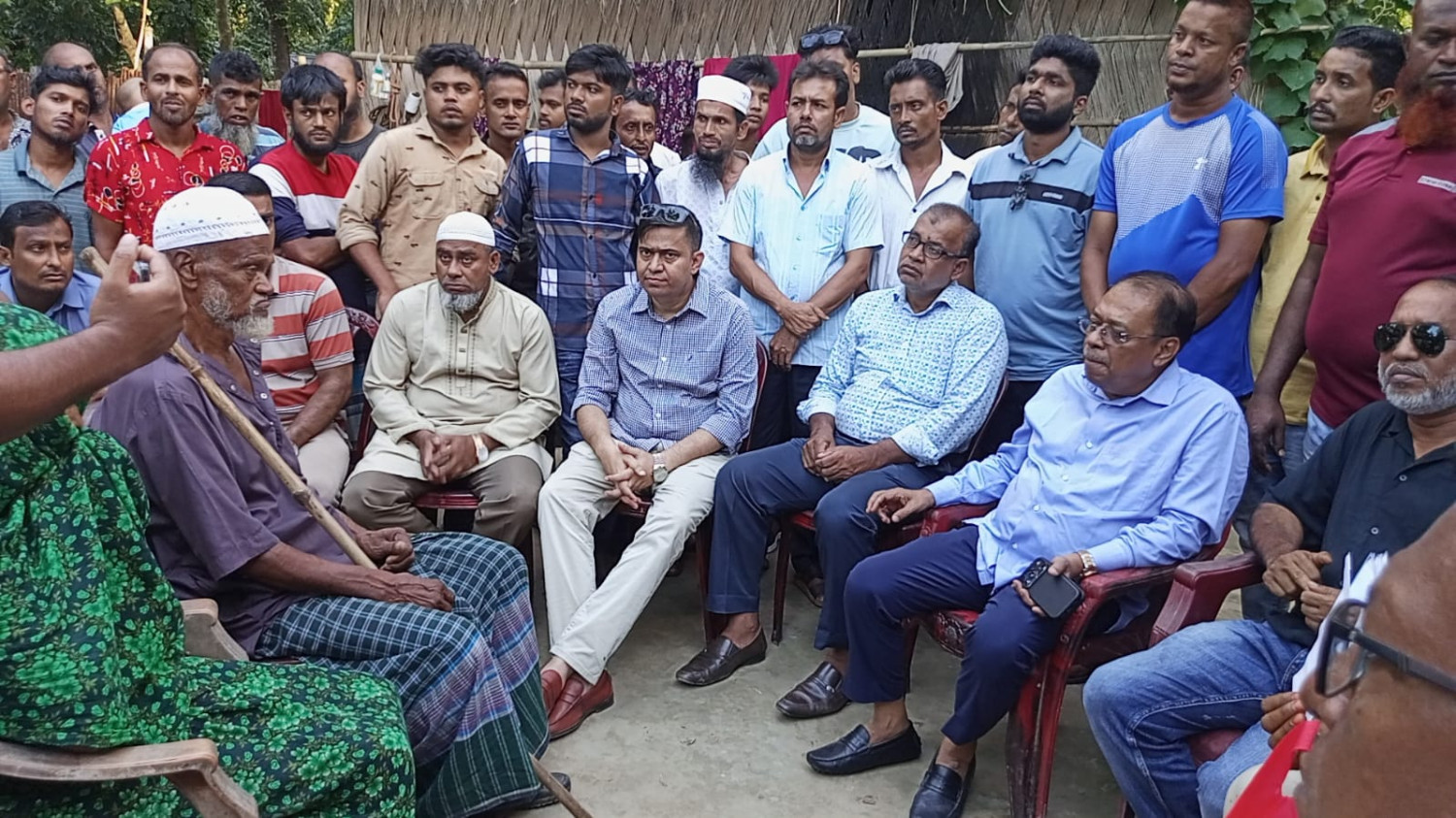 আলফাডাঙ্গায় নিহত কলেজছাত্র সুমন শেখের পরিবারের পাশে আলহাজ্ব খন্দকার নাসিরুল ইসলাম