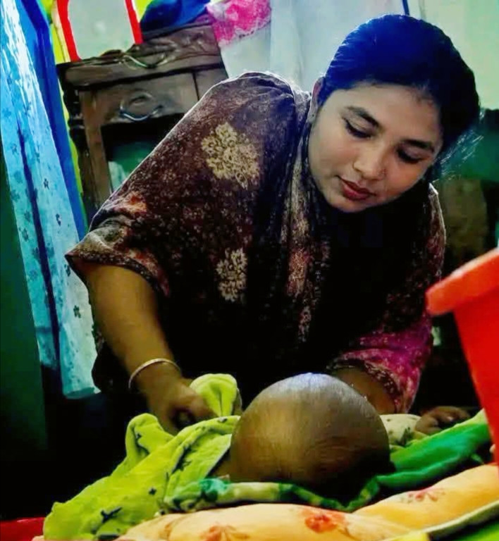 পারিবারিক দ্বন্দ্বে দুই মাসের নিষ্পাপ শিশুর পা ভেঙে দেওয়ার অভিযোগ, ভিডিও ভাইরাল
