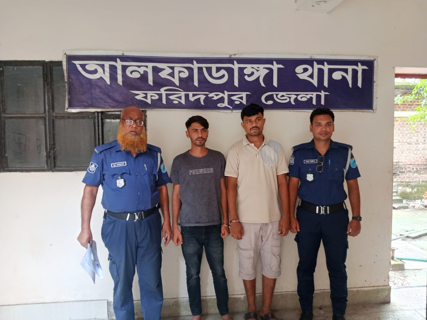 আলফাডাঙ্গার রুন্দ্রবানা এলাকা থেকে দুই মাদকসেবী আটক, মোবাইল কোর্টে ৩ দিনের কারাদণ্ড ও ১ হাজার টাকা জরিমানা