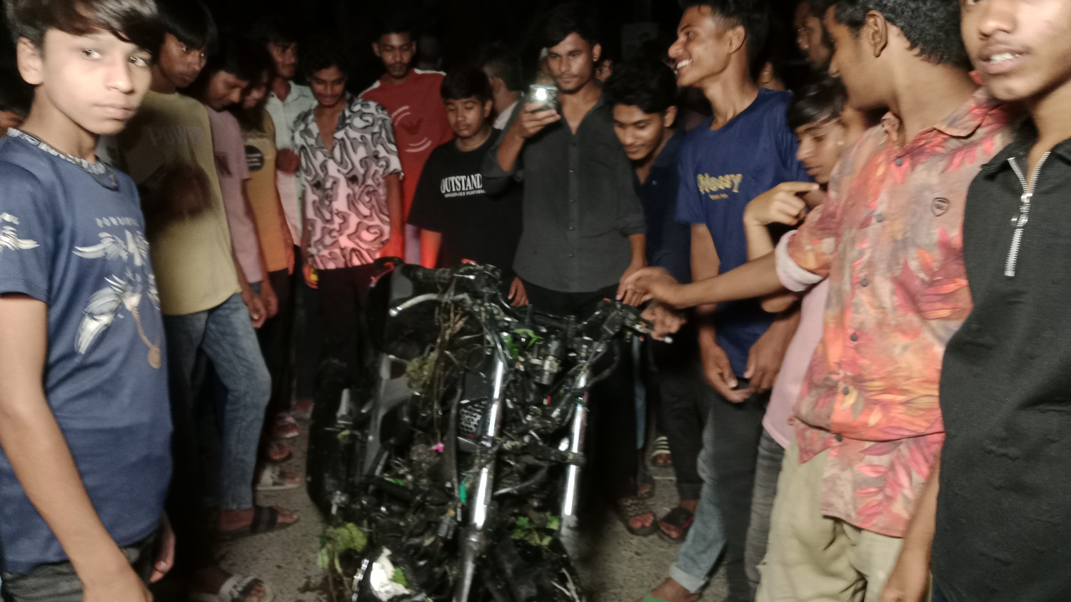 বোয়ালমারীতে মোটরসাইকেল-বাইসাইকেলের মুখোমুখি সংঘর্ষে আহত ২, কৃষকের অবস্থা আশঙ্কাজনক