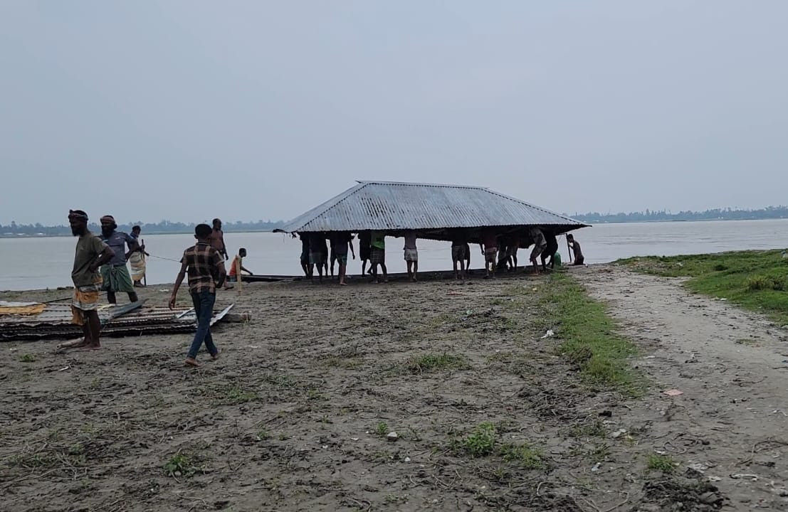 কাউনিয়ায় তিস্তা নদীর ভাঙ্গন বৃদ্ধি : ভিটেমাটি হারিয়ে মানবেতর জীবনযাপন