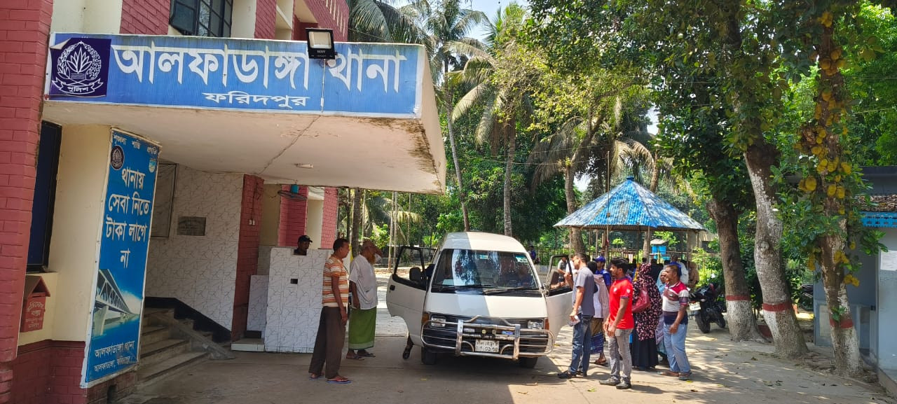 আড়াই মাসের ব্যবধানে একই পরিবারের দুই প্রাণ, এবার কুপিয়ে হত্যা চাচাকে