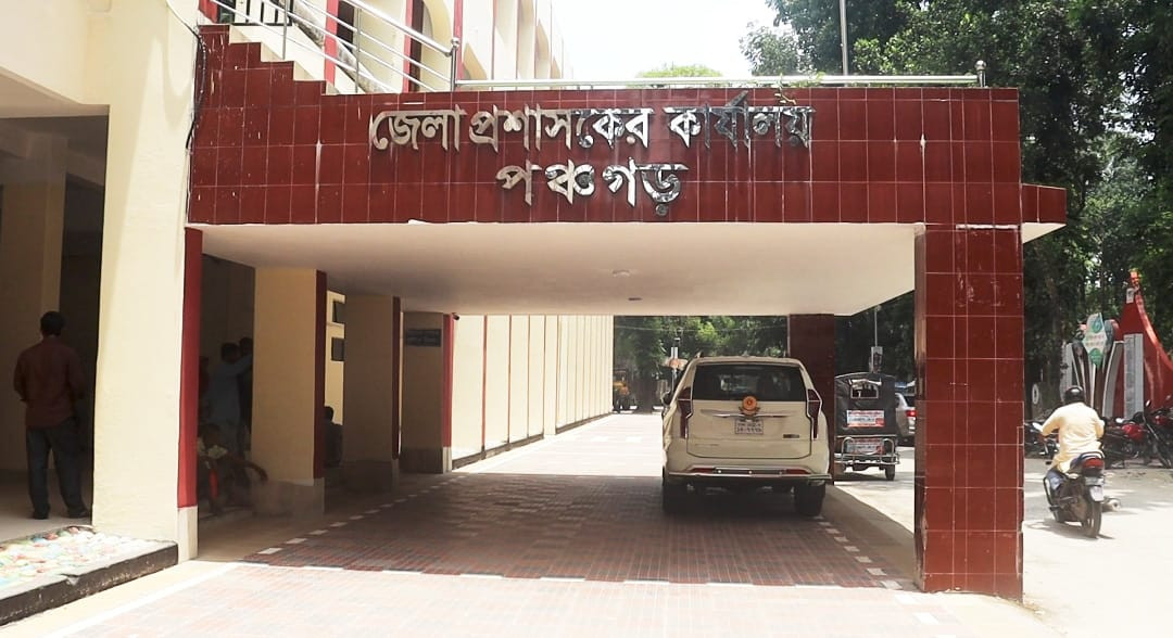 ভুয়া ফোনকলের মাধ্যমে অর্থ দাবি: প্রার্থীদের সতর্ক করল জেলা প্রশাসন