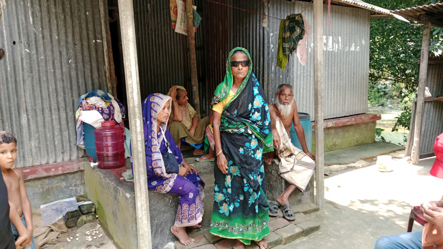 তুচ্ছ ঘটনাকে কেন্দ্র করে হামলায় আহত দুই নারী -হাত ভাঙা ও চোখে আঘাতের অভিযোগ, থানায় লিখিত অভিযোগ