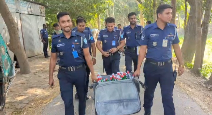 ভাঙ্গায় পরিত্যক্ত লাগেজ থেকে ৩২ পেট্রোল বোমা উদ্ধার: লকডাউন ঘিরে বড় নাশকতার আশঙ্কা!