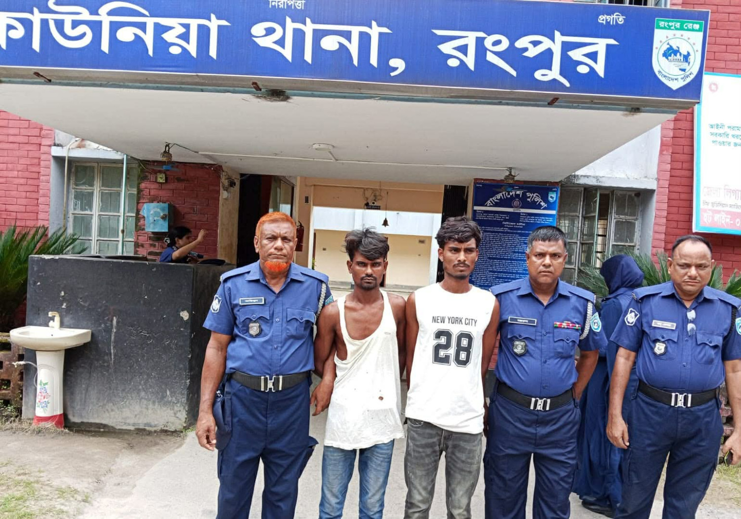 কাউনিয়ায় দুই মাদক ব্যবসায়ী গ্রেফতার