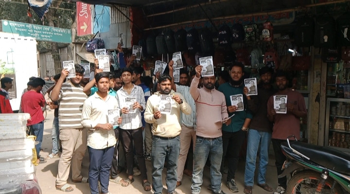 বোয়ালমারীতে স্বতন্ত্র প্রার্থী দোলনের ‘জাহাজ’ প্রতীকের পক্ষে যুবকদের প্রচারণা