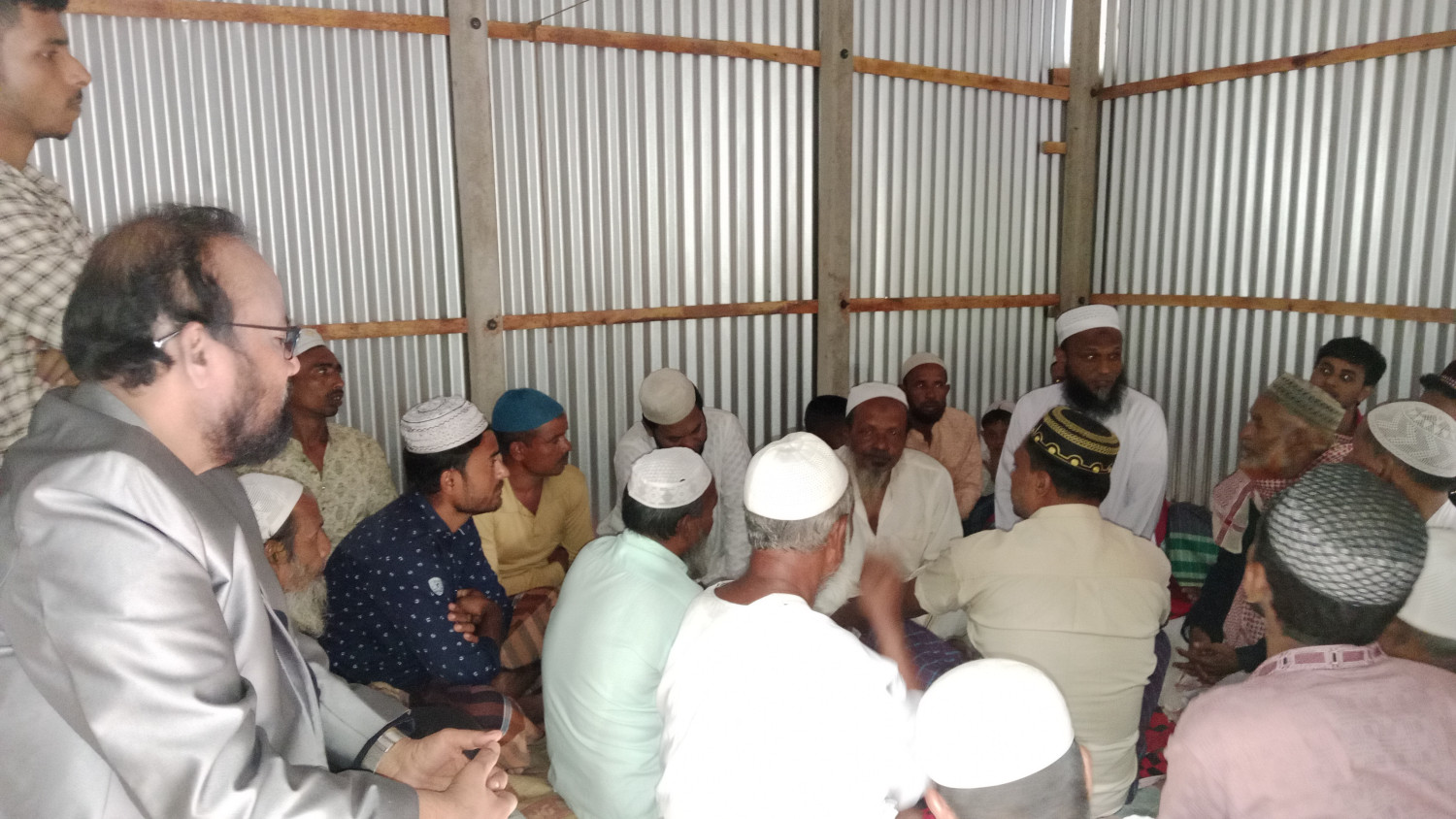 অসহায় ও নিম্ন আয়ের মানুষের পাশে আমিনা মামুন ফাউন্ডেশন— খন্দকার আশরাফুল আলম মামুন