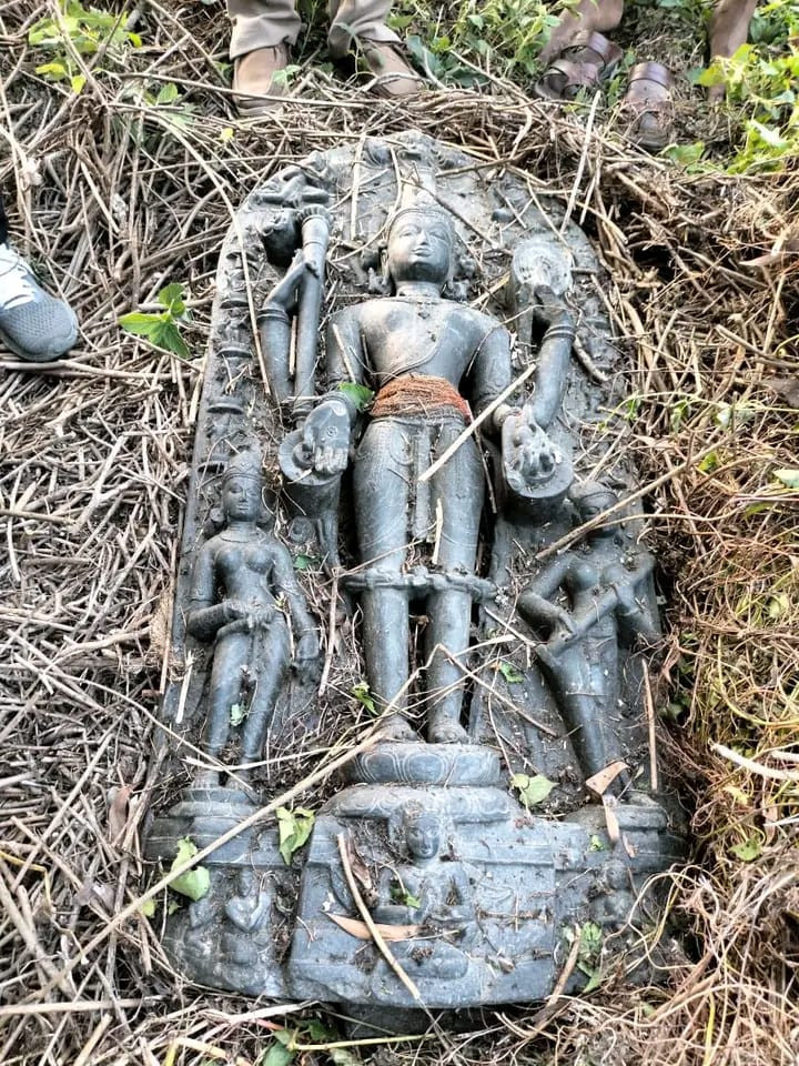 আলফাডাঙ্গায় শতকোটি টাকা মূল্যের কষ্টি পাথরের মূর্তি উদ্ধার, আটক ১